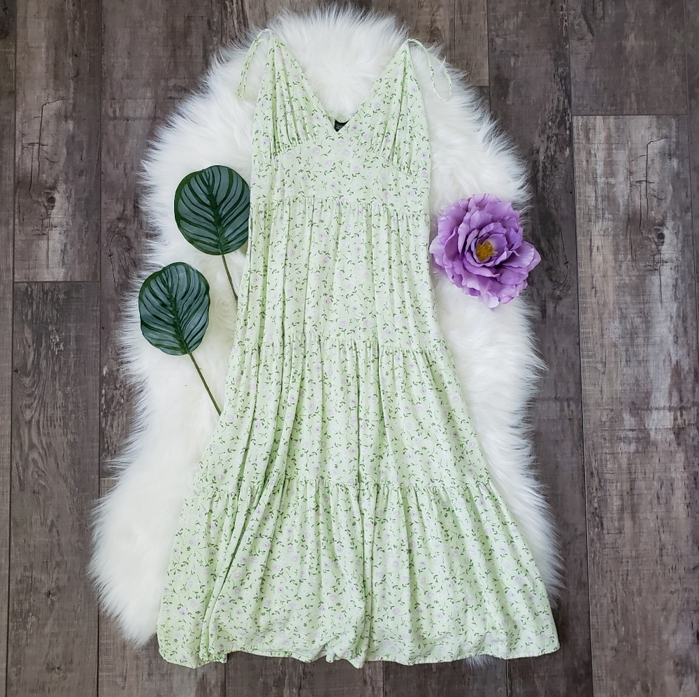 🌿🌸☘Light Green Floral Dress
